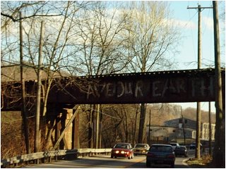 save our earth. that's what it's supposed to say.